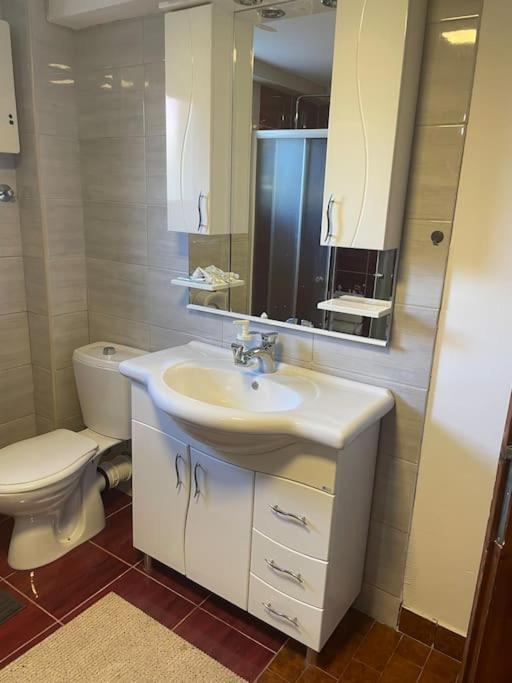 With Beautiful View Of Avala Mountain 3 For 6 Guests Max Srb, De, En *